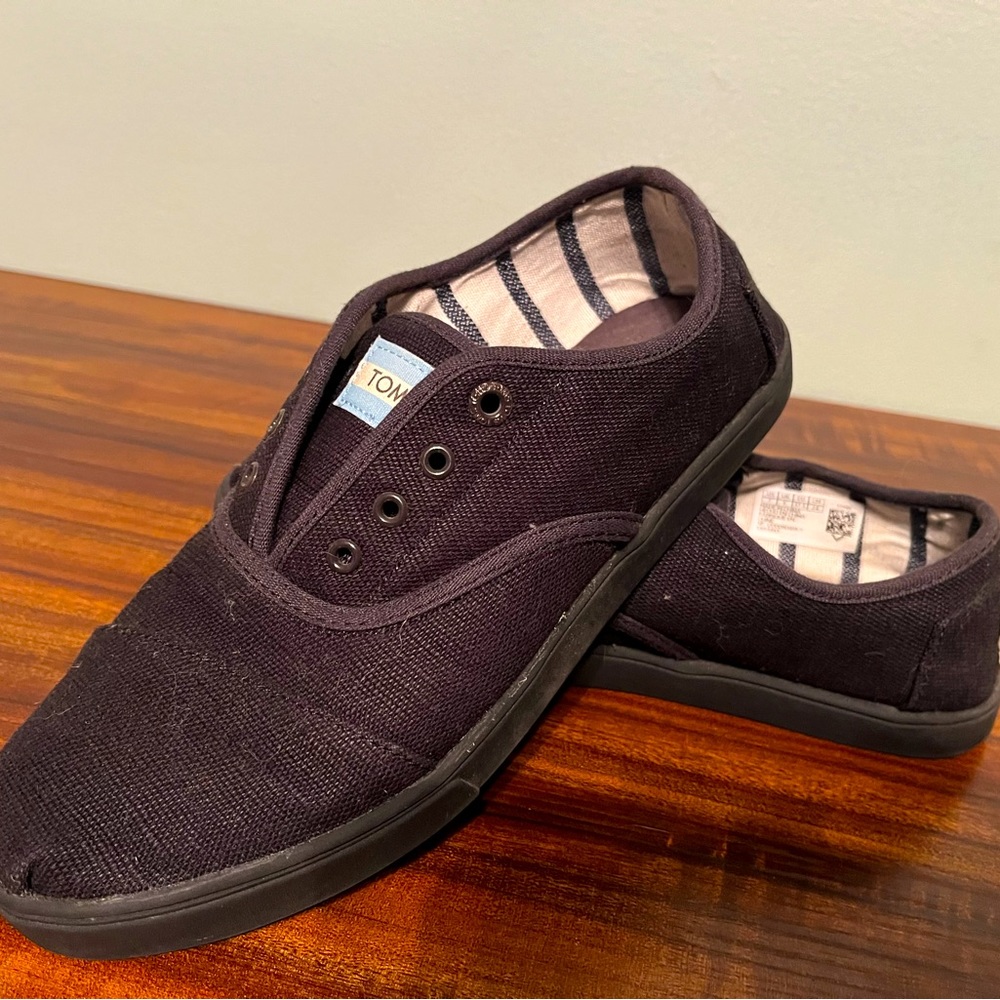 Tom’s shoes black